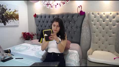 Snapshot of melodiroux_ chatting on February 18, 1:00 pm Melodi online show from February 18, 1:00 pm