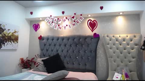 Snapshot of melodiroux_ chatting on February 10, 12:18 pm Melodi online show from February 10, 12:18 pm