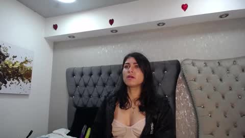 Snapshot of melodiroux_ chatting on March 1, 12:23 pm Melodi online show from March 1, 12:23 pm