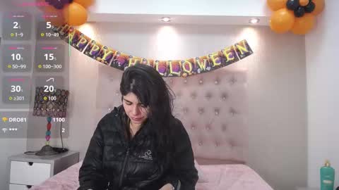 Snapshot of melodiroux_ chatting on October 19, 5:39 pm Melodi online show from October 19, 5:39 pm