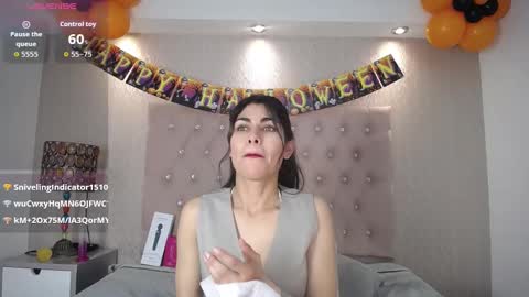 Snapshot of melodiroux_ chatting on October 18, 5:39 pm Melodi online show from October 18, 5:39 pm