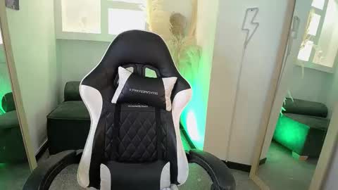 melody701583as online show from March 12, 1:15 pm