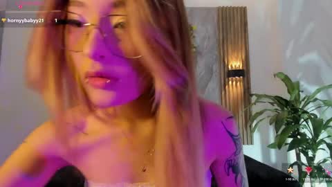 melodylanee online show from March 31, 11:10 am