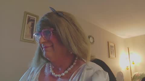 Snapshot of melodyredux_62 chatting on September 10, 3:46 pm Melody online show from September 10, 3:46 pm