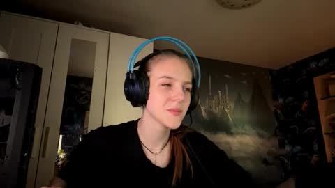 Snapshot of melonygriffen chatting on October 12, 12:53 pm Hi Im Aria 18 years old online show from October 12, 12:53 pm