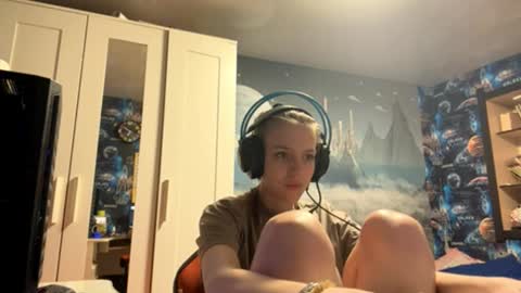 Snapshot of melonygriffen chatting on October 14, 2:09 pm Hi Im Aria 18 years old online show from October 14, 2:09 pm