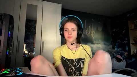 Snapshot of melonygriffen chatting on October 20, 12:10 pm Hi Im Aria 18 years old online show from October 20, 12:10 pm