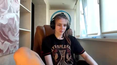 Snapshot of melonygriffen chatting on October 1, 2:16 pm Hi Im Aria 18 years old online show from October 1, 2:16 pm