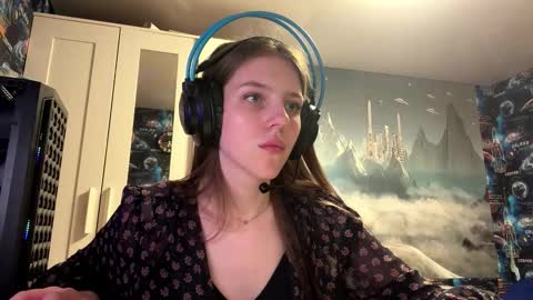 Snapshot of melonygriffen chatting on October 5, 2:35 pm Hi Im Aria 18 years old online show from October 5, 2:35 pm