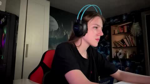 Snapshot of melonygriffen chatting on September 22, 12:09 pm Hi Im Aria 18 years old online show from September 22, 12:09 pm