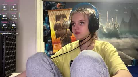 Hi Im Aria 18 years old online show from December 19, 4:02 pm