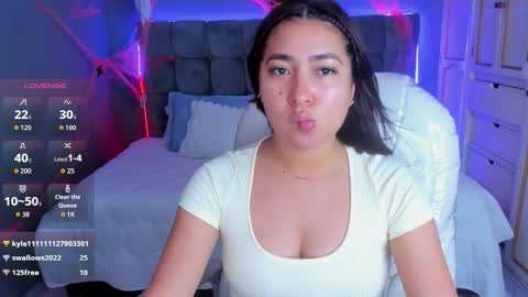Snapshot of mely_ocean chatting on October 18, 7:51 pm MELY online show from October 18, 7:51 pm