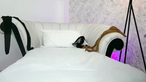Snapshot of mely_vans chatting on October 2, 4:17 pm Mely vans online show from October 2, 4:17 pm