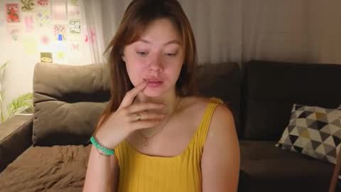 Snapshot of meow_mellie chatting on October 2, 2:21 am meow_mellie online show from October 2, 2:21 am