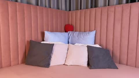 Snapshot of meow_mellie chatting on March 7, 1:31 am meow_mellie online show from March 7, 1:31 am
