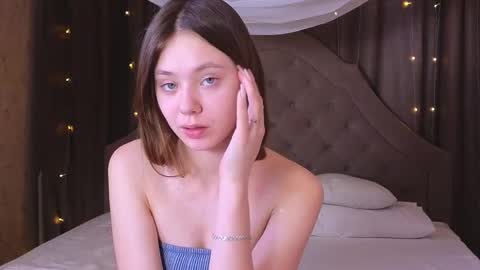 Snapshot of meow_mellie chatting on March 11, 7:35 am meow_mellie online show from March 11, 7:35 am