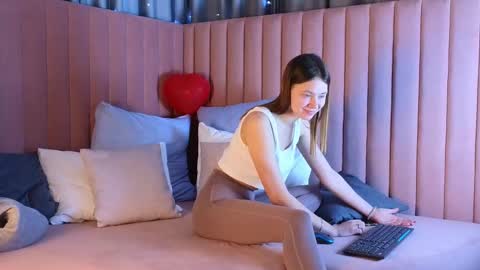 Snapshot of meow_mellie chatting on February 24, 1:57 am meow_mellie online show from February 24, 1:57 am