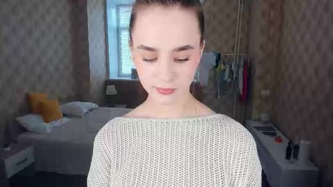 Snapshot of meoww_meows chatting on October 18, 9:24 am Julie online show from October 18, 9:24 am