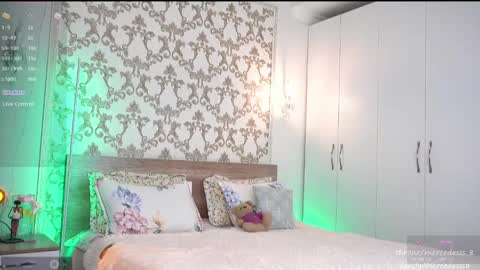 Snapshot of mercedesss_8 chatting on January 23, 9:29 am Next show on 03 Dec online show from January 23, 9:29 am