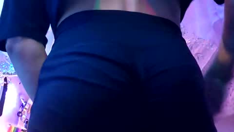 gurlnips online show from March 11, 2:10 am