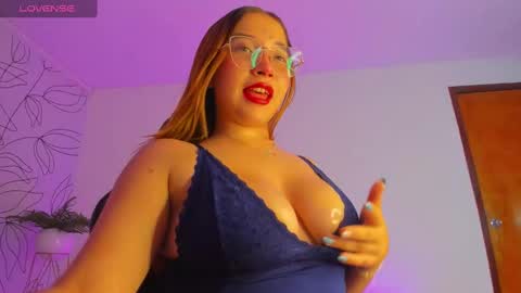 merida06 online show from November 12, 5:10 am