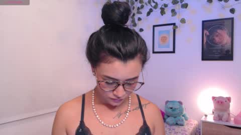 Snapshot of merilynwhithe_ chatting on October 10, 1:55 am Merilyn online show from October 10, 1:55 am