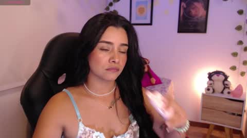 Snapshot of merilynwhithe_ chatting on October 1, 2:21 am Merilyn online show from October 1, 2:21 am