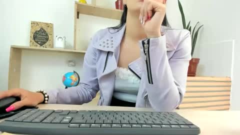 Snapshot of merlinaadams_ chatting on October 1, 5:34 pm Merlina online show from October 1, 5:34 pm