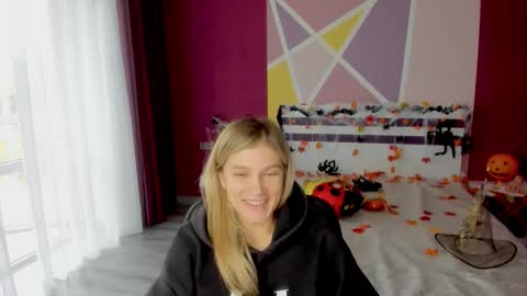 merrycristi online show from October 20, 9:58 am