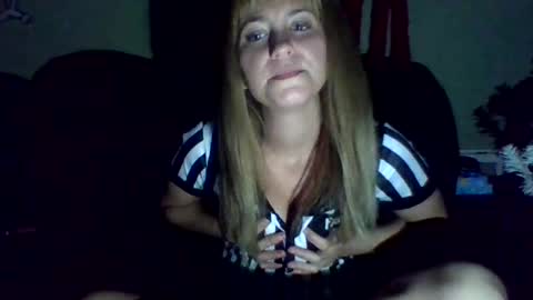 Snapshot of mezzy69 chatting on October 27, 8:47 am mezzy69 online show from October 27, 8:47 am