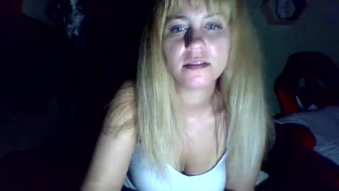 Snapshot of mezzy69 chatting on October 1, 8:35 am mezzy69 online show from October 1, 8:35 am