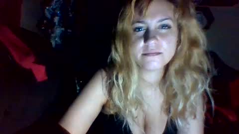 Snapshot of mezzy69 chatting on October 7, 5:47 am mezzy69 online show from October 7, 5:47 am