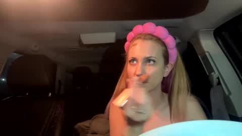 Snapshot of mezzy69 chatting on March 5, 9:38 am mezzy69 online show from March 5, 9:38 am