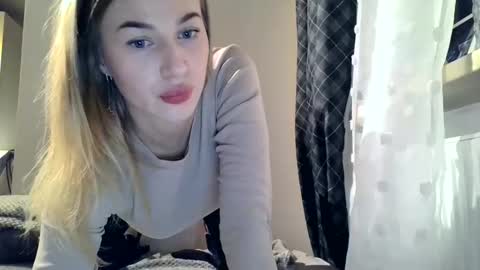 mia6824548 online show from December 31, 4:25 pm