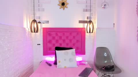 Mia Blonde online show from February 19, 7:37 pm