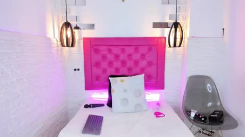 Mia Blonde online show from February 18, 10:58 pm