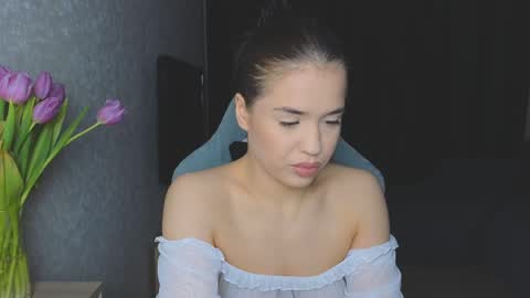 Mia online show from March 10, 5:00 am
