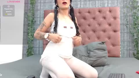 Snapshot of mia__coluccy chatting on March 8, 3:28 am Mia online show from March 8, 3:28 am