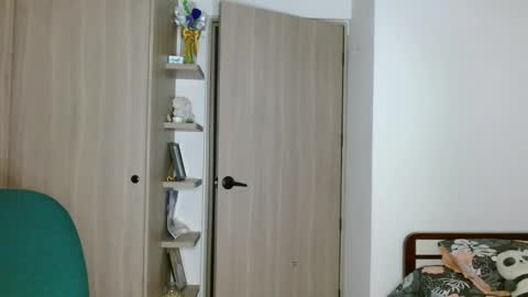 Mia online show from April 16, 3:50 am