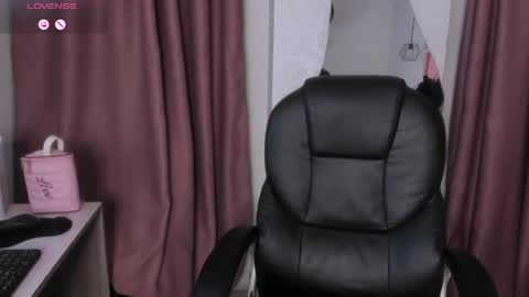 Mia online show from March 30, 7:14 pm