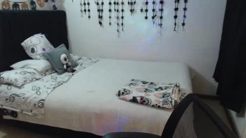 mia online show from April 2, 1:24 am