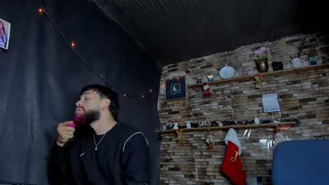 Mia and vincentt model indepent online show from December 17, 5:14 am