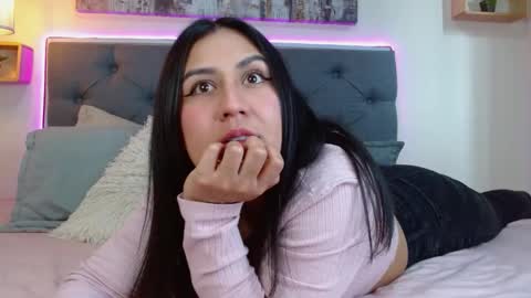 M I A  A Y R A online show from November 22, 4:27 pm