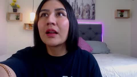 Snapshot of mia_ayra chatting on October 16, 4:17 pm M I A A Y R A online show from October 16, 4:17 pm