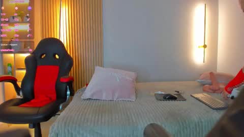 Snapshot of mia_becke chatting on October 10, 12:11 pm Mia online show from October 10, 12:11 pm