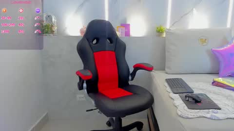 Snapshot of mia_becke chatting on March 10, 11:34 am Mia online show from March 10, 11:34 am