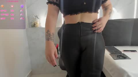 Snapshot of mia_becke chatting on February 27, 11:39 am Mia online show from February 27, 11:39 am