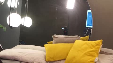 Belmont and Mia online show from March 24, 6:58 pm