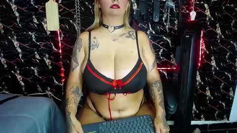 Snapshot of mia_boobs_19 chatting on September 28, 9:13 pm mia Independent model Thanks to everyone for your support online show from September 28, 9:13 pm