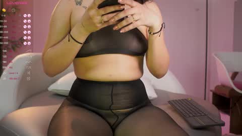 Snapshot of mia_coliin chatting on October 7, 9:11 pm Anna online show from October 7, 9:11 pm